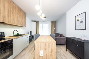 Studio Suite, Balcony | Iron/ironing board, free WiFi - RentPlanet - Apartamenty Ceglana (Katowice)
