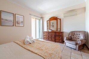 2 habitaciones, tabla de planchar con plancha, internet y ropa de cama 