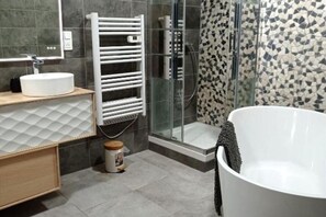 Toallas y papel de baño