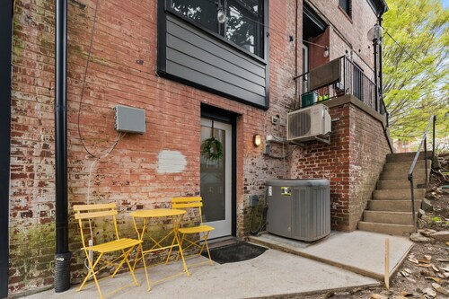 Den in DC, Newly Renovated 1-bedroom, Spacious, Clean & Bright