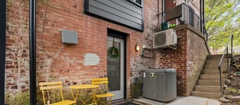 Den in DC, Newly Renovated 1-bedroom, Spacious, Clean & Bright