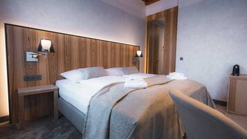 Superior Double Room | In-room safe, desk, laptop workspace, blackout drapes