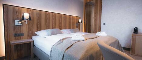 Superior dubbelrum | Värdeförvaringsskåp på rummet, skrivbord och arbetsyta för laptop