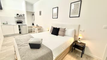 Superior Suite | 1 bedroom, iron/ironing board, bed sheets