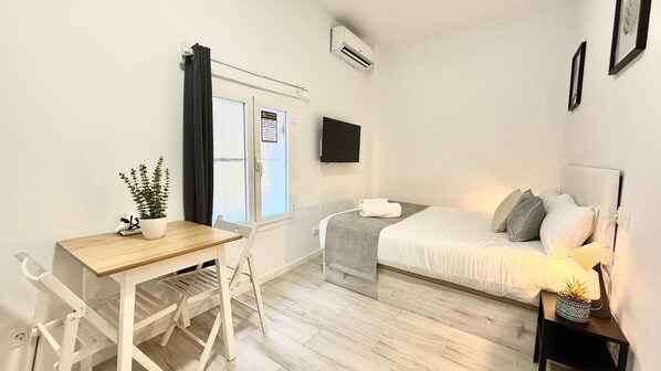 Superior Suite | 1 bedroom, iron/ironing board, bed sheets