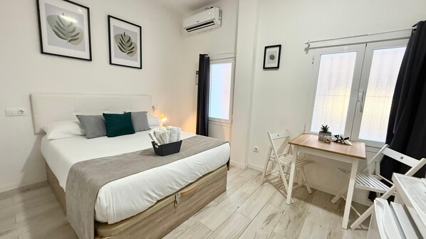 1 chambre, fer et planche à repasser, draps fournis
