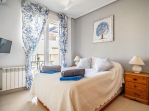 2 bedrooms, iron/ironing board, free WiFi, bed sheets