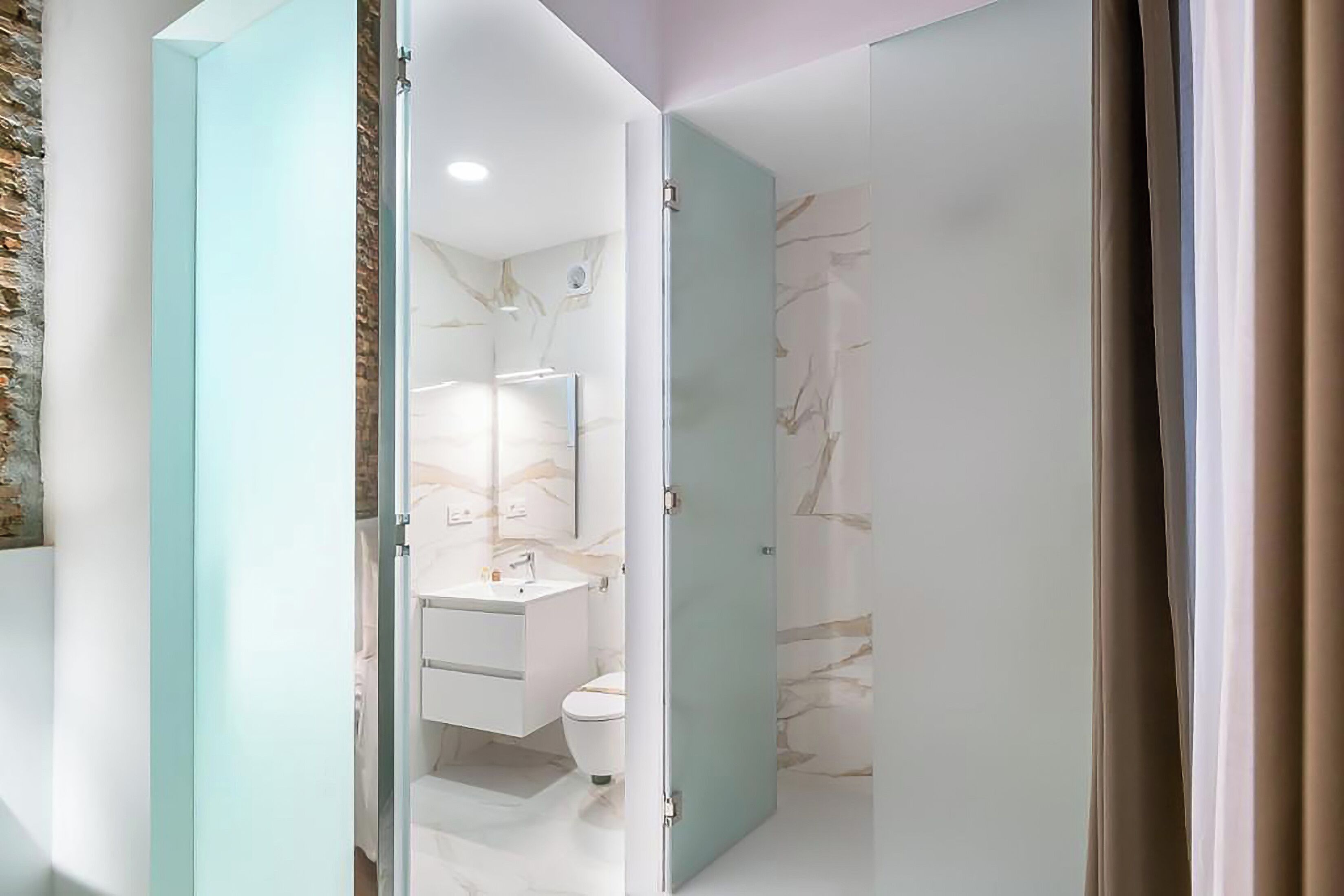 Maisonnette, 1 slaapkamer | Badkamer | Een douche, een haardroger, handdoeken, zeep