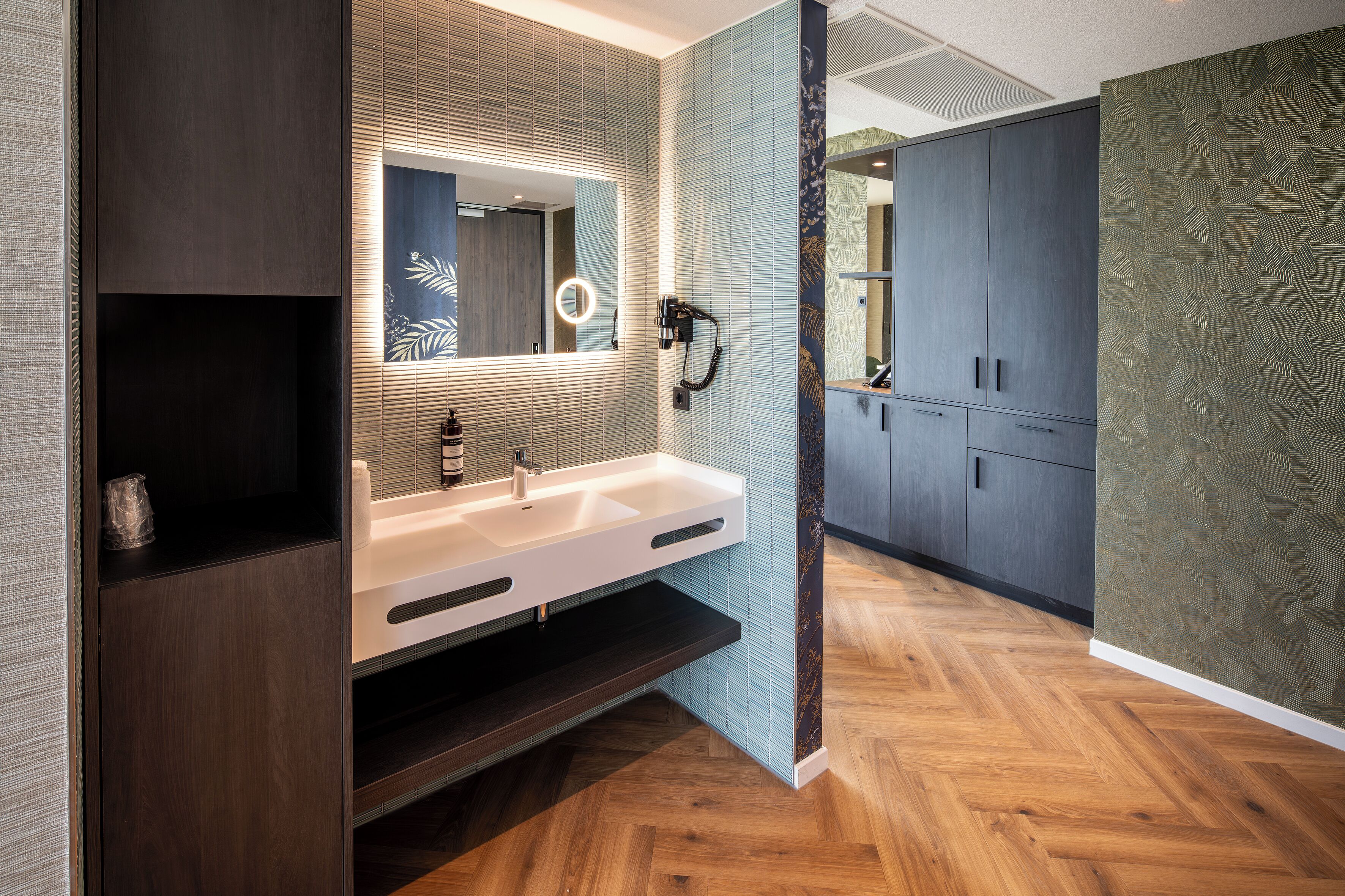 A modern bathroom with a large mirror, a sink, and a vanity.