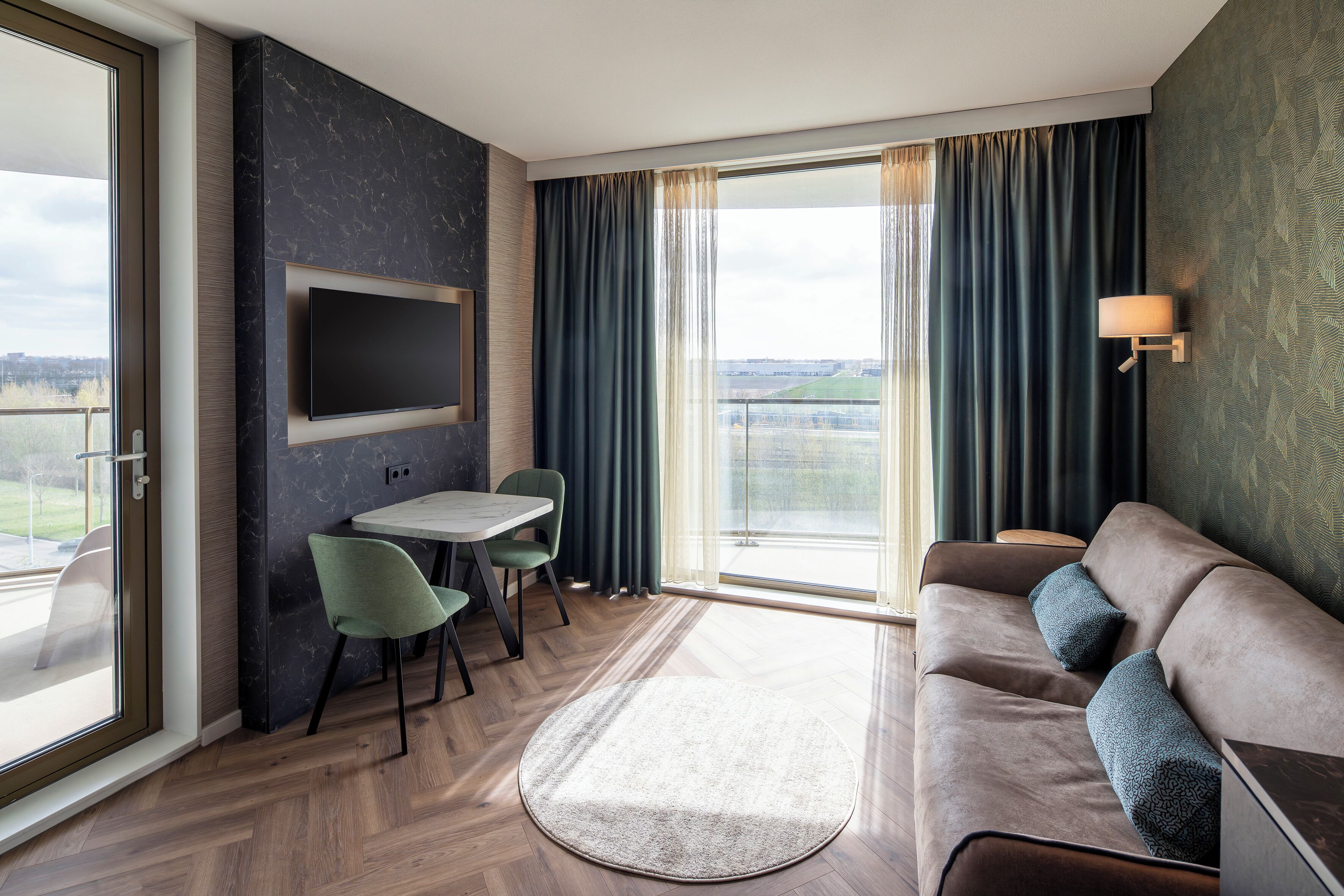 Executive-Suite, 1 Schlafzimmer, Balkon | Minibar, Zimmersafe, Schreibtisch, Babybetten