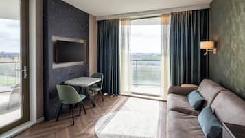 Executive-Suite, 1 Schlafzimmer, Balkon | Minibar, Zimmersafe, Schreibtisch, Babybetten