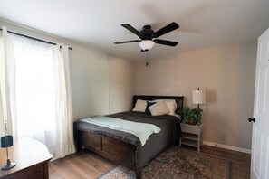 4 bedrooms, desk, iron/ironing board, WiFi