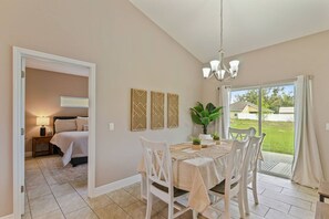 4 bedrooms, iron/ironing board, free WiFi, bed sheets - 4-bedroom 2-bathroom charming house in Ocala with AC, WiFi. Enjoy your stay (Ocala)