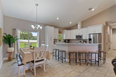 4-bedroom 2-bathroom charming house in Ocala with AC, WiFi. Enjoy your stay