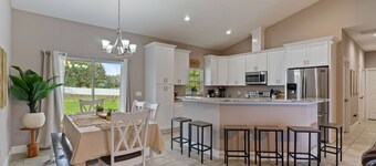 4-bedroom 2-bathroom charming house in Ocala with AC, WiFi. Enjoy your stay