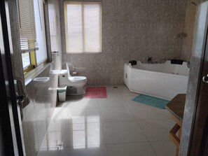 Villa, 3 Bedrooms, Balcony, City View | Bathroom