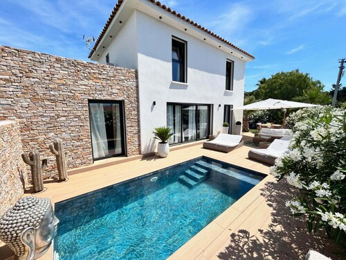 Contemporary villa Sanary sur Mer 3 bedrooms swimming pool near beach
