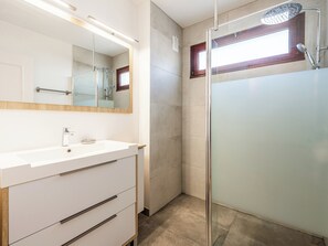 Dusche, Haartrockner, Handtücher