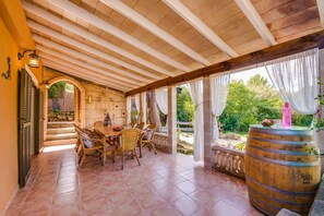 House | Outdoor dining