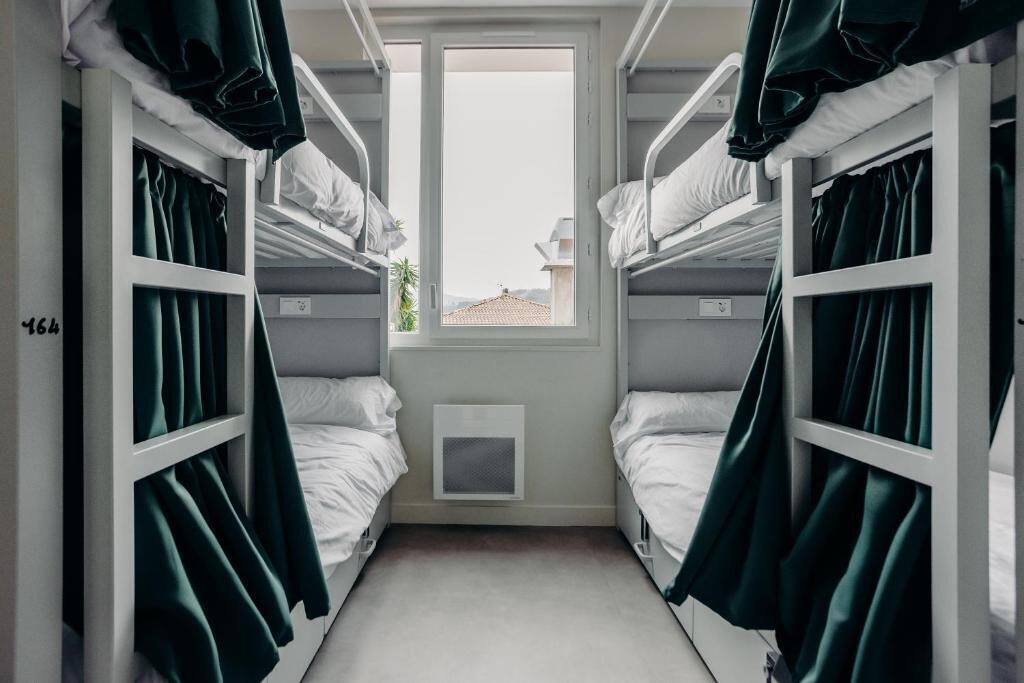 Asrama Umum Basic | Brankas dan Wi-Fi gratis