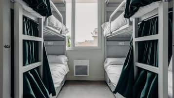 Asrama Umum Basic | Brankas dan Wi-Fi gratis