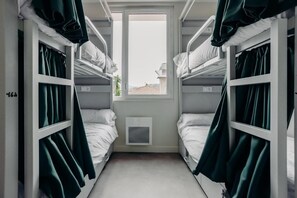 Asrama Umum Basic | Brankas dan Wi-Fi gratis