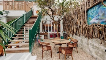 Tempat makan outdoor