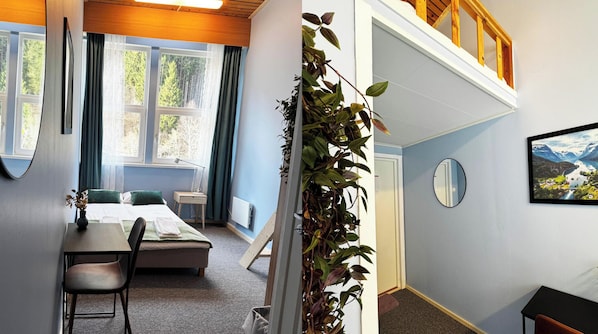 Basic Double or Twin Room | Free WiFi - Eidsdal Hotel & Restaurant As (Eidsdal)