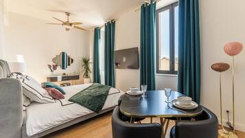 1 slaapkamer, een bureau, een strijkplank/strijkijzer, gratis wifi