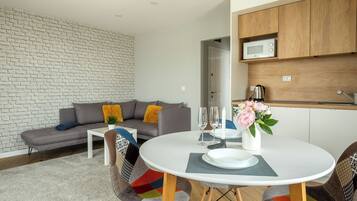 Apartment, 1 Bedroom, Balcony, Garden View | Living room