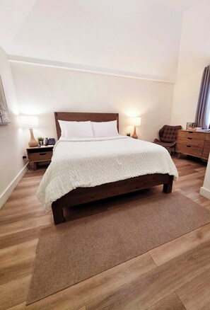 1 bedroom, in-room safe, iron/ironing board, free WiFi - Hillcrest Boutique Hotel, Main Villa Upper Floor Queen (St. George's)