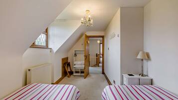 6 bedrooms, iron/ironing board, free WiFi, bed sheets