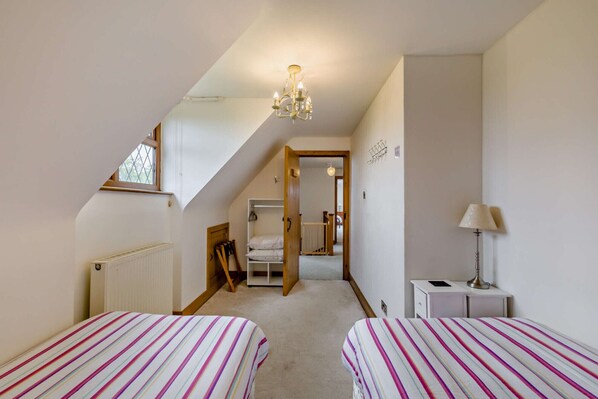 6 Schlafzimmer, Bügeleisen/Bügelbrett, kostenloses WLAN, Bettwäsche