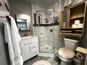 Shower, hair dryer, towels, soap - Welcome SD Cozy Suits A & B Together (La Mesa)