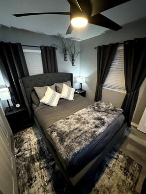 2 habitaciones, tabla de planchar con plancha, wifi y ropa de cama 