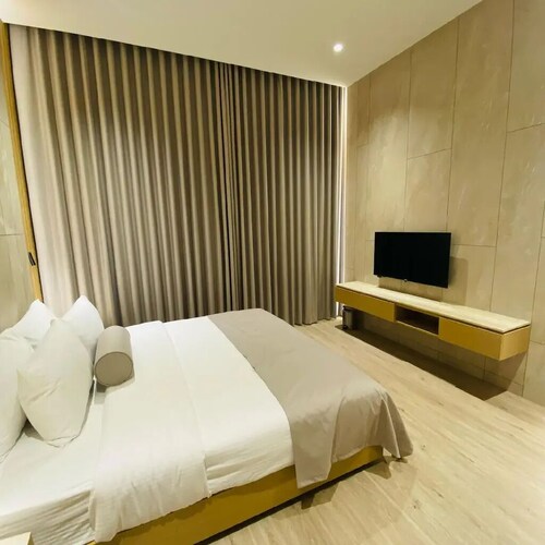 Baithans Furnished Apartments - One Bedroom Apartment - Balcony