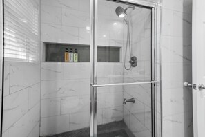 Hair dryer, towels, soap, toilet paper - Diamond Waters near DFW & Stadium with Private Pool (Fort Worth)
