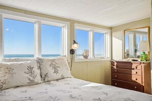 2 bedrooms, travel cot, Internet, bed sheets