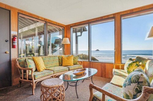 Beach Haven Arch Cape - Oceanfront - New Listing!