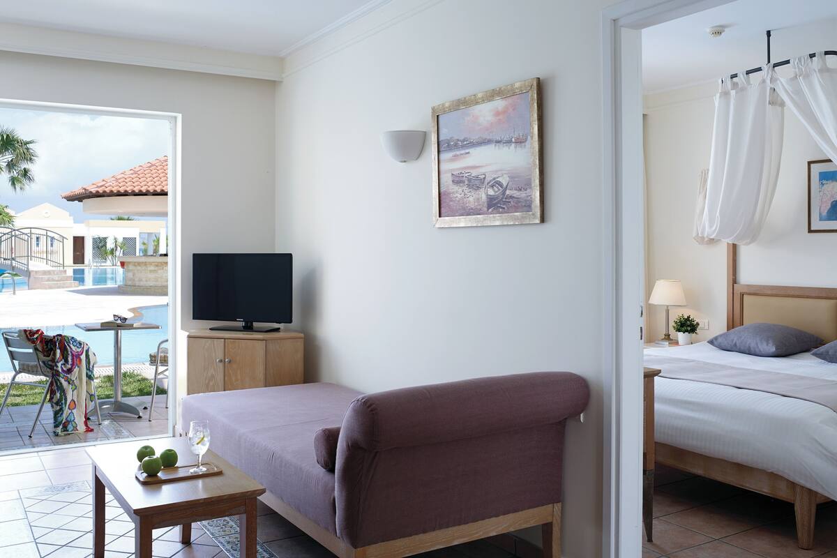 Suite – classic, balkong, delvis sjøutsikt | Oppholdsområde
