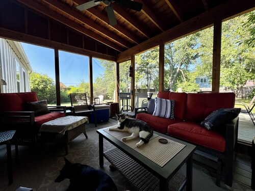 Anna's Cottage Walkable to downtown New Buffalo and the beach!