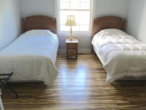 3 bedrooms, desk, free WiFi, bed sheets