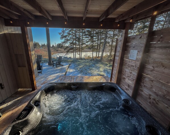 Outdoor spa tub