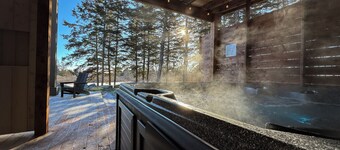 Modern Beach House | 90-Sec Walk to Pristine Beach | Hot tub