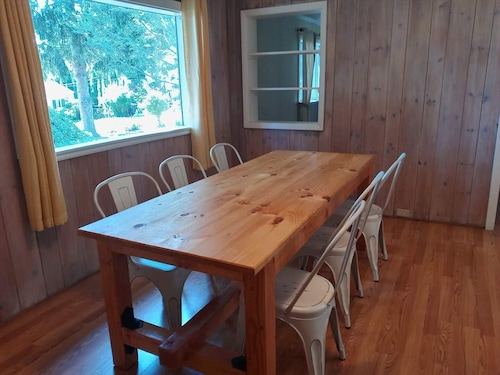 Adorable, cute as a button Keuka Lake view cottage, Close to everything!