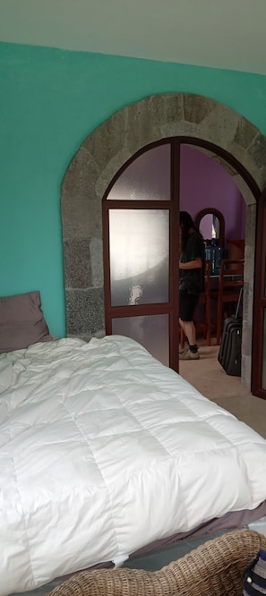 2 bedrooms, desk, free WiFi, bed sheets