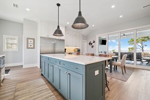 Fridge, microwave, oven, stovetop - Holiday Stays! Pet Friendly! Bay Front! Peekaboo Views! Swim Spa! Community Pool (Port St Joe)