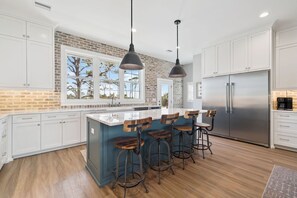 Fridge, microwave, oven, stovetop - Holiday Stays! Pet Friendly! Bay Front! Peekaboo Views! Swim Spa! Community Pool (Port St Joe)