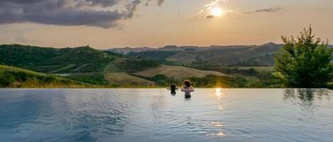 2 indoor pools, 6 outdoor pools