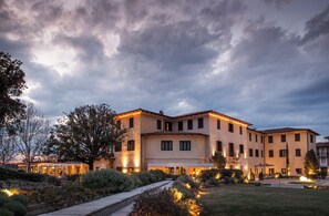 Mặt tiền nơi lưu trú